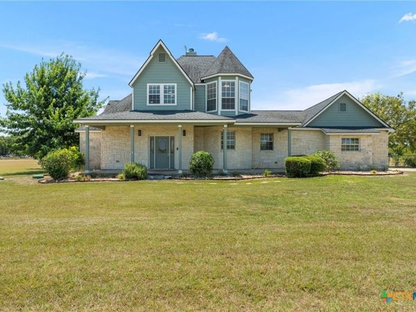 913 County Road 220 , Florence, TX 76527