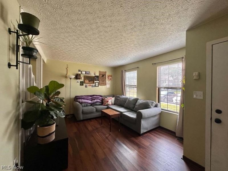 2295 Laurelwood Drive, Columbus, OH 43229 Photo 2