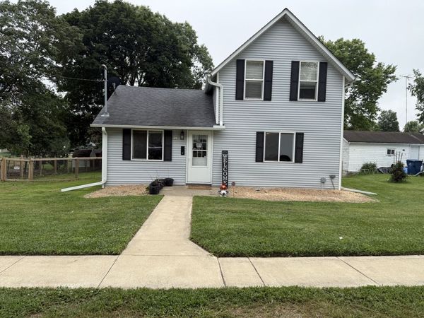 229 W Farnham Street, Sheffield, IL 61361