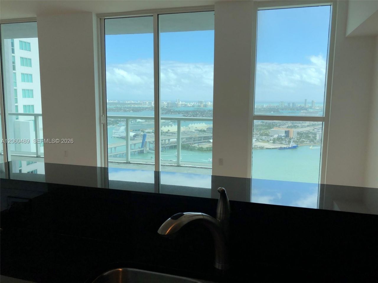 253 NE 2nd St, Unit 4207, Miami, FL 33132 Photo