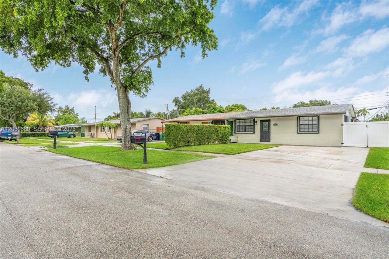 5001 SW 92nd Ter , Cooper City, FL 33328 Photo