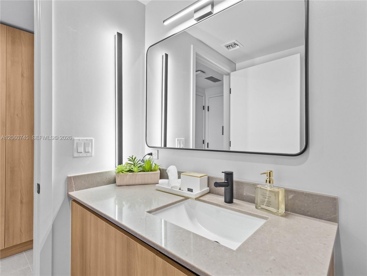 121 NE 5th St , Unit 504, Miami, FL 33132 Photo