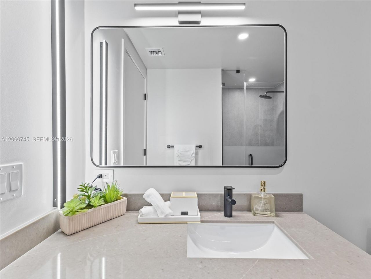 121 NE 5th St , Unit 504, Miami, FL 33132 Photo