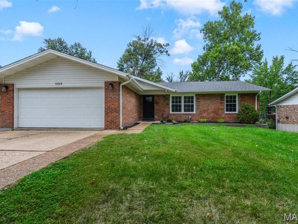 1004 Bridgeport Drive, Ellisville, MO 63011