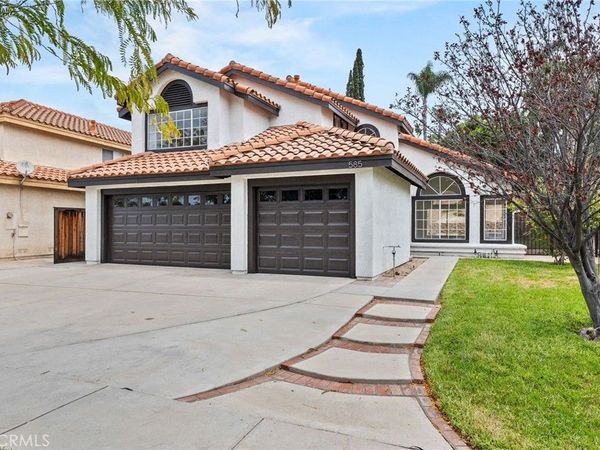 585 Hamilton Drive, Corona, CA 92879