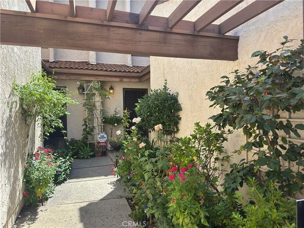 1138 Las Riendas Way, Pasadena, CA 91107