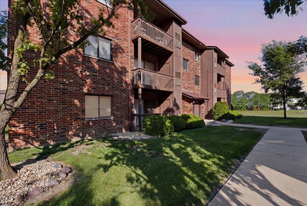 15805 Peggy Lane, Unit 6, Oak Forest, IL 60452 Main Photo