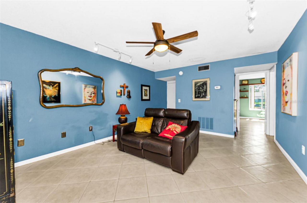 11436 2nd Street N, Unit 1, Saint Petersburg, FL 33716 Photo