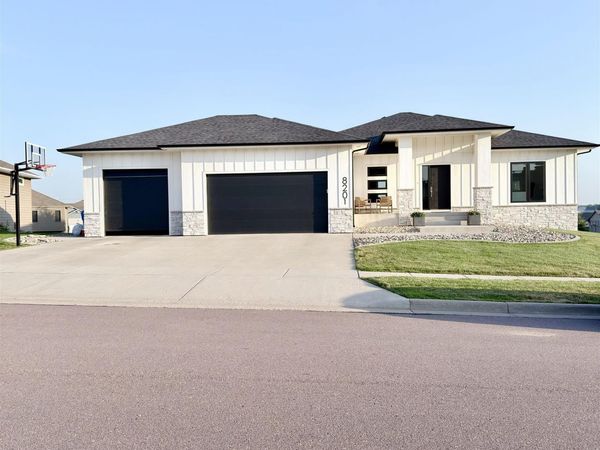 8201 E Mystic Dr, Sioux Falls, SD 57110