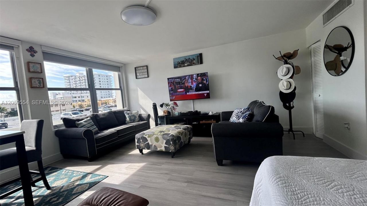2899 Collins Ave, Unit 450, Miami Beach, FL 33140 Photo