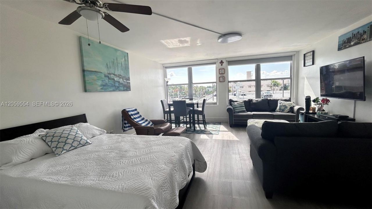 2899 Collins Ave, Unit 450, Miami Beach, FL 33140 Photo