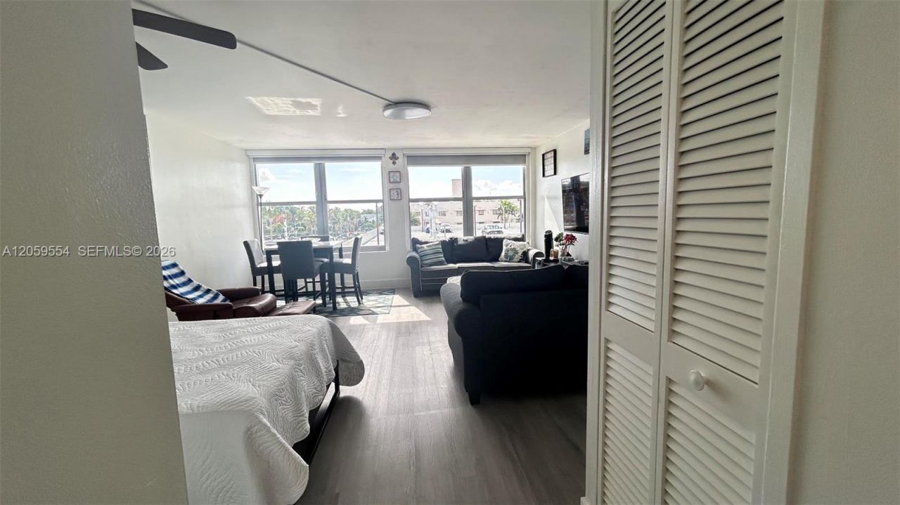 2899 Collins Ave, Unit 450, Miami Beach, FL 33140 Photo