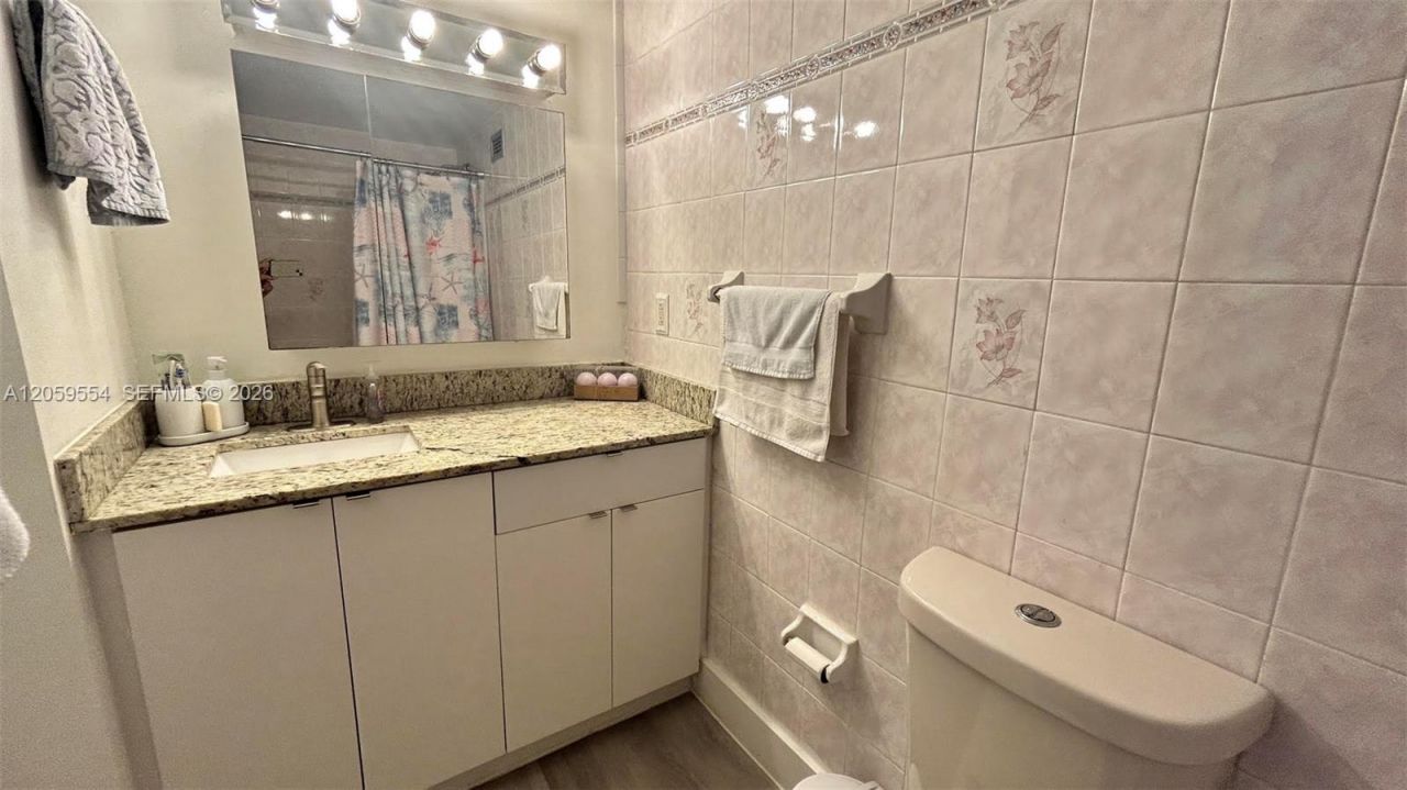 2899 Collins Ave, Unit 450, Miami Beach, FL 33140 Photo