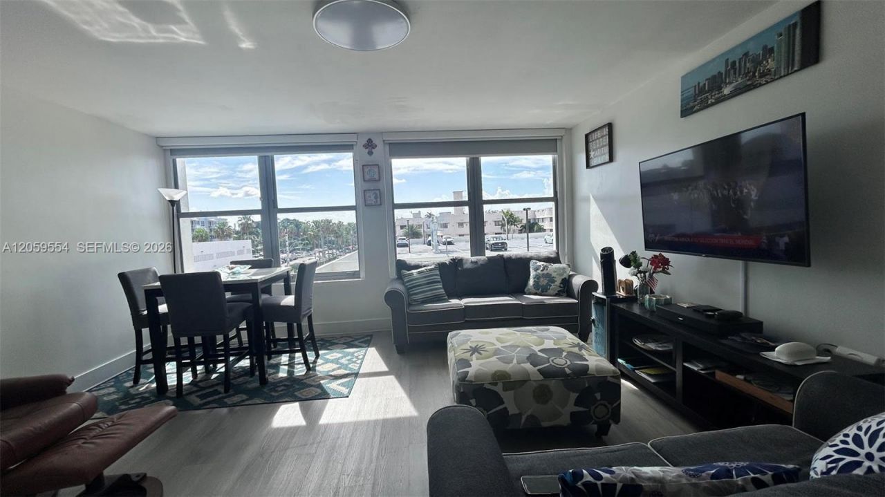 2899 Collins Ave, Unit 450, Miami Beach, FL 33140 Photo