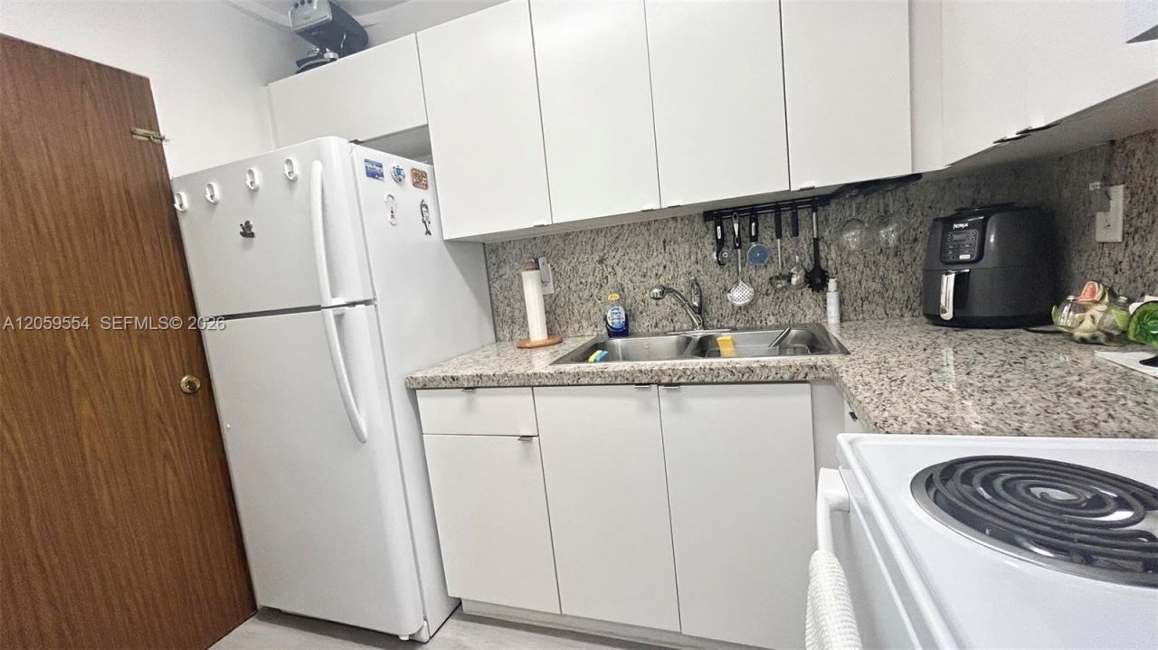 2899 Collins Ave, Unit 450, Miami Beach, FL 33140 Photo