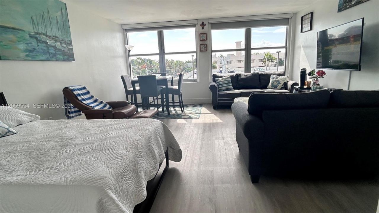 2899 Collins Ave, Unit 450, Miami Beach, FL 33140 Photo