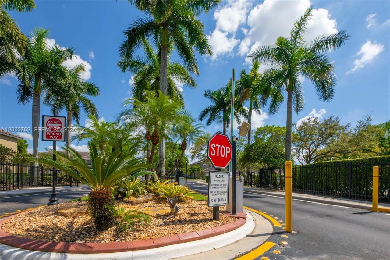 728 SW 122nd Ave , Pembroke Pines, FL 33025 Photo