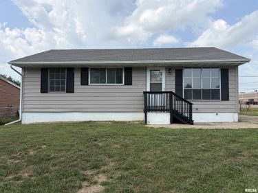 2282 KNOLLAIRE Drive, Washington, IL 61571