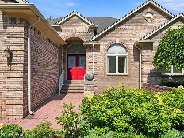 49147 Dunhill Drive, Macomb Twp, MI 48044