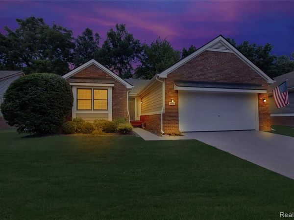 41630 Kenilworth Lane, Novi, MI 48377