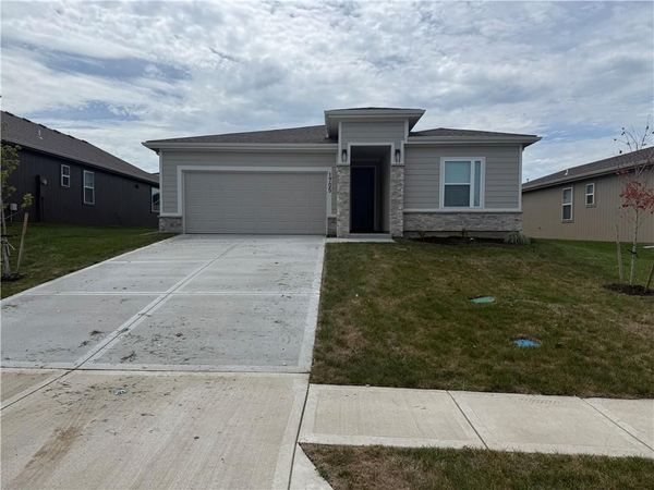 1705 NW 105th Terrace, Kansas City, MO 64155