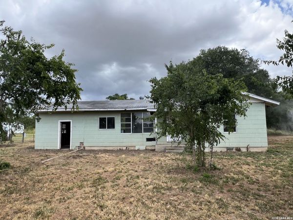 19930 Fm 463, Devine, TX 78016