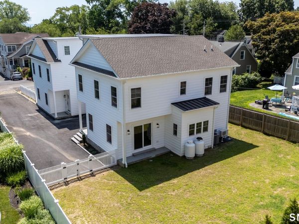 30 country , Fairfield, CT 06824