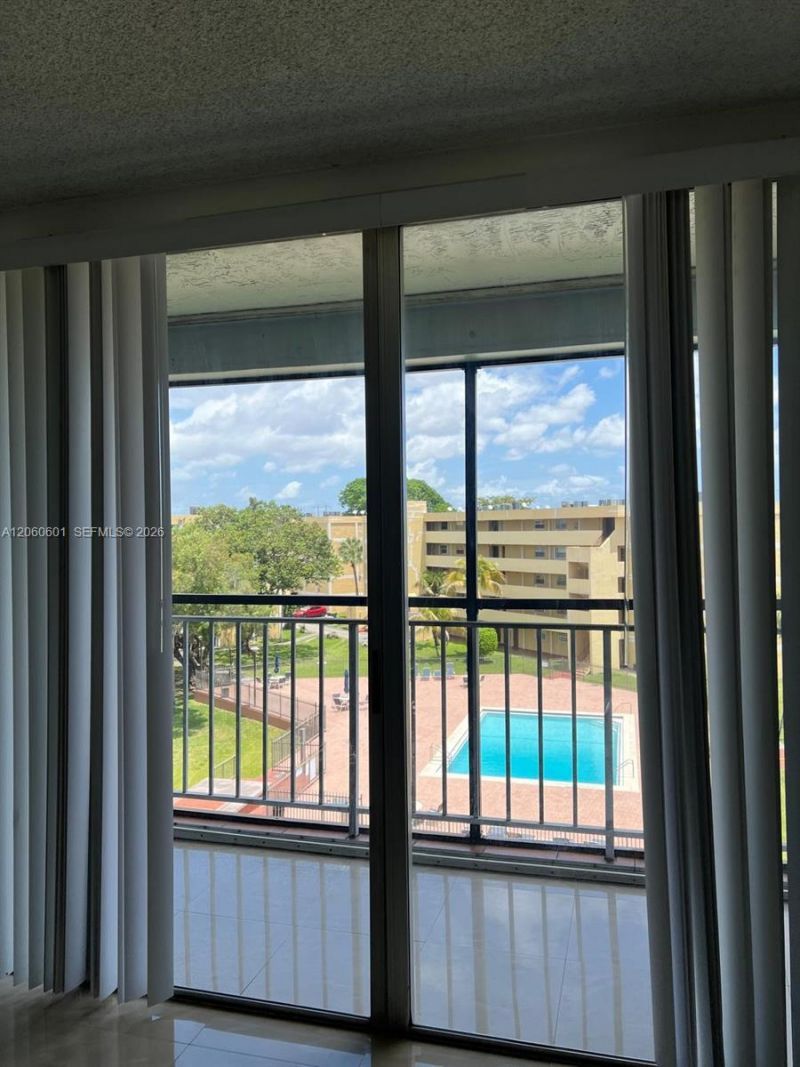 9210 Fontainebleau Blvd, Unit 506, Miami, FL 33172 Photo