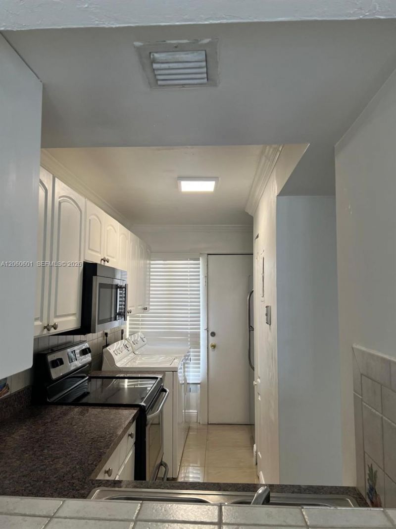 9210 Fontainebleau Blvd, Unit 506, Miami, FL 33172 Photo