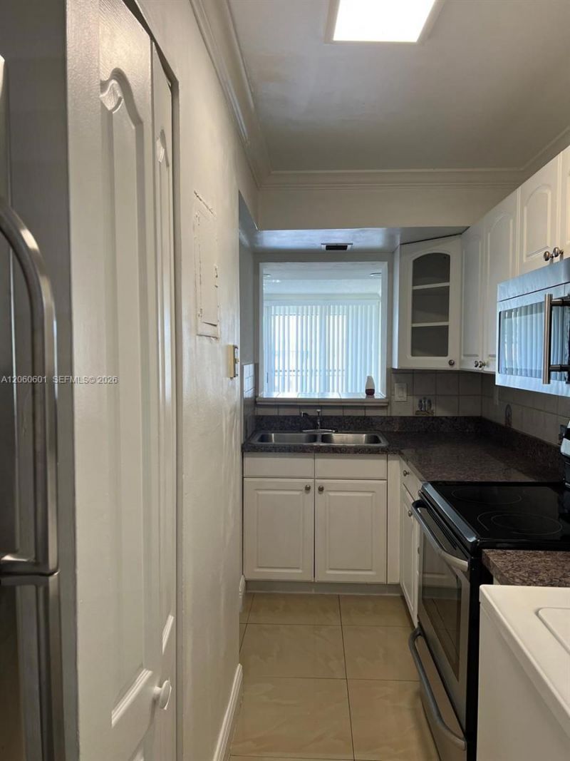 9210 Fontainebleau Blvd, Unit 506, Miami, FL 33172 Photo