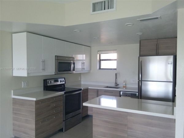 8290 Lake Dr , Unit 510, Doral, FL 33166