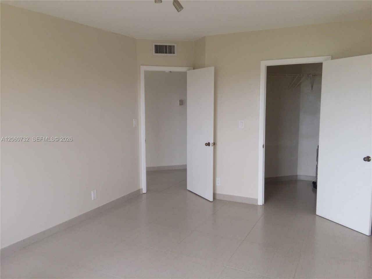 8290 Lake Dr, Unit 510, Doral, FL 33166 Photo
