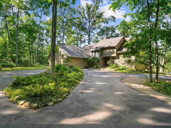 2340 Pinecrest, Harbor Springs, MI 49740