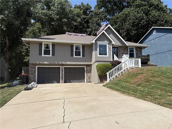 10240 NW 57th Terrace, Parkville, MO 64152