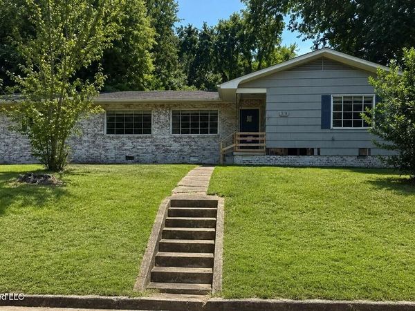 318 John Allen Street, Vicksburg, MS 39180