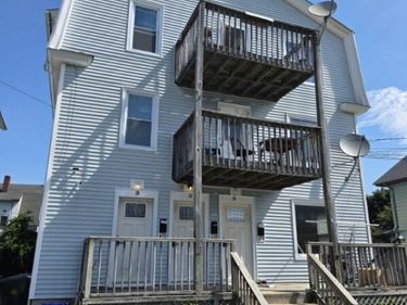 35 Linden , New London, CT 06320