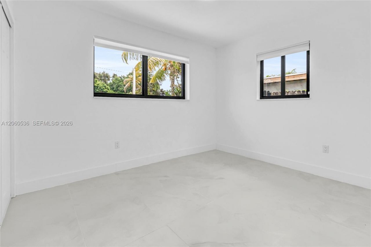30 NE 193rd Ter, Miami, FL 33179 Photo