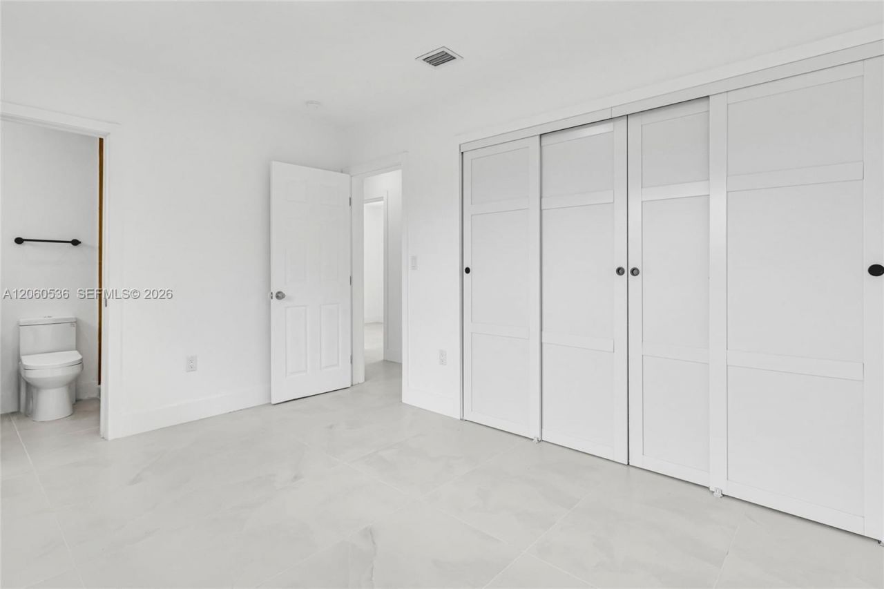 30 NE 193rd Ter, Miami, FL 33179 Photo