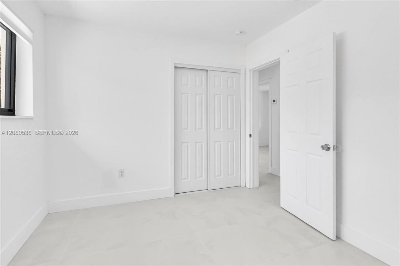 30 NE 193rd Ter, Miami, FL 33179 Photo