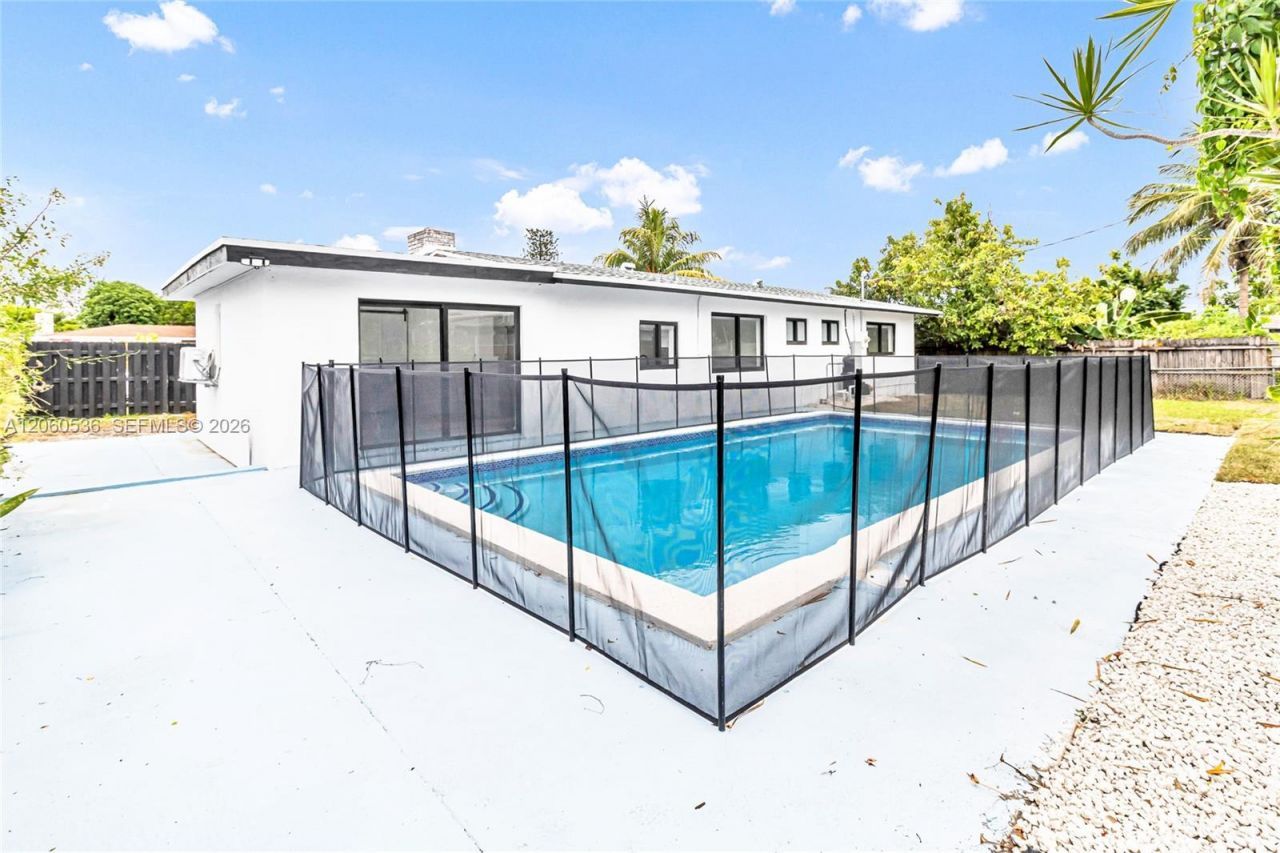 30 NE 193rd Ter, Miami, FL 33179 Photo