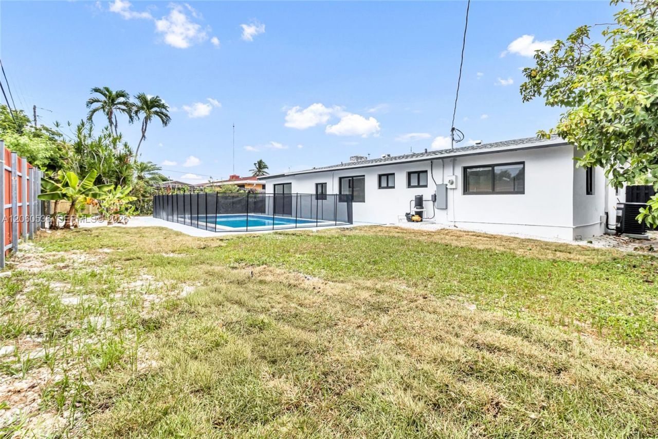 30 NE 193rd Ter, Miami, FL 33179 Photo