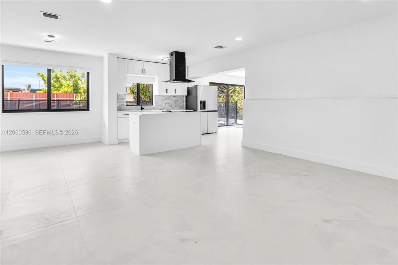 30 NE 193rd Ter, Miami, FL 33179 Photo