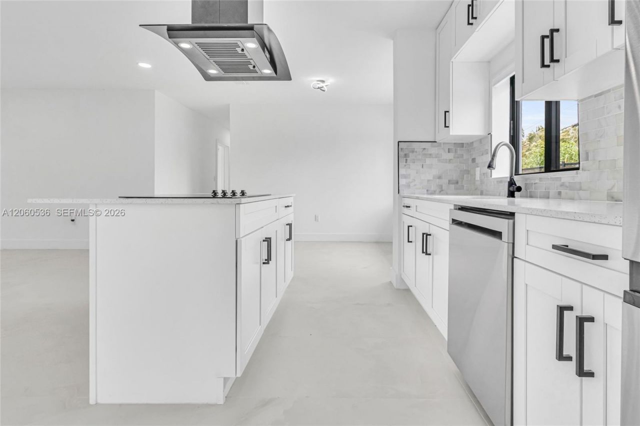 30 NE 193rd Ter, Miami, FL 33179 Photo