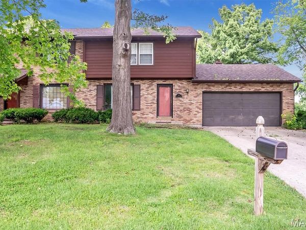 18 Ginger Lake Drive, Glen Carbon, IL 62034