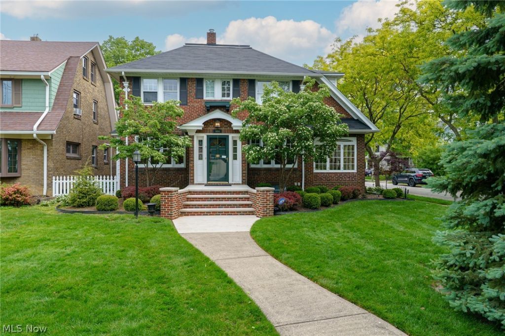 14914 Lake Avenue, Lakewood, OH 44107