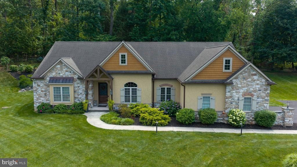 144 MEADOW LANE, LANCASTER, PA 17601
