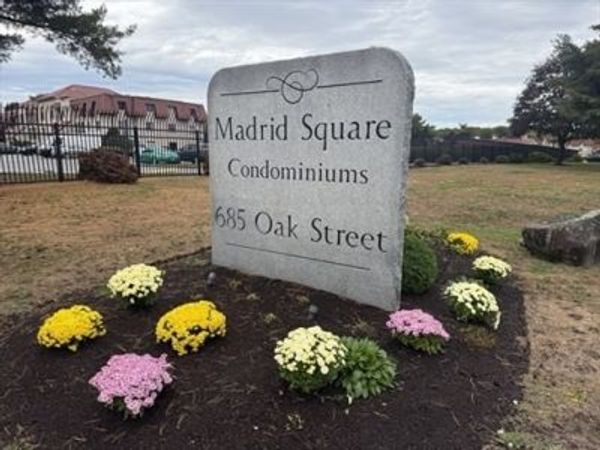 685 Oak St, Unit 2-5, Brockton, MA 02301