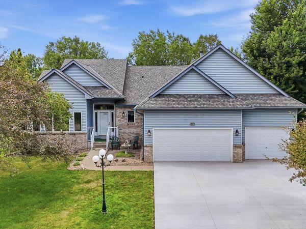 4852 Hillvale Avenue N, Oakdale, MN 55128