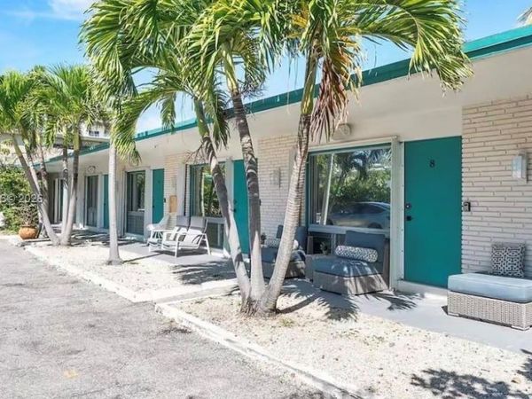 333 Palm St , Hollywood, FL 33019