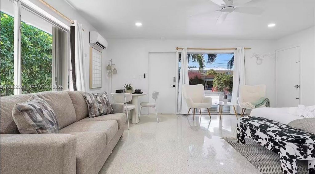 333 Palm St , Hollywood, FL 33019 Photo